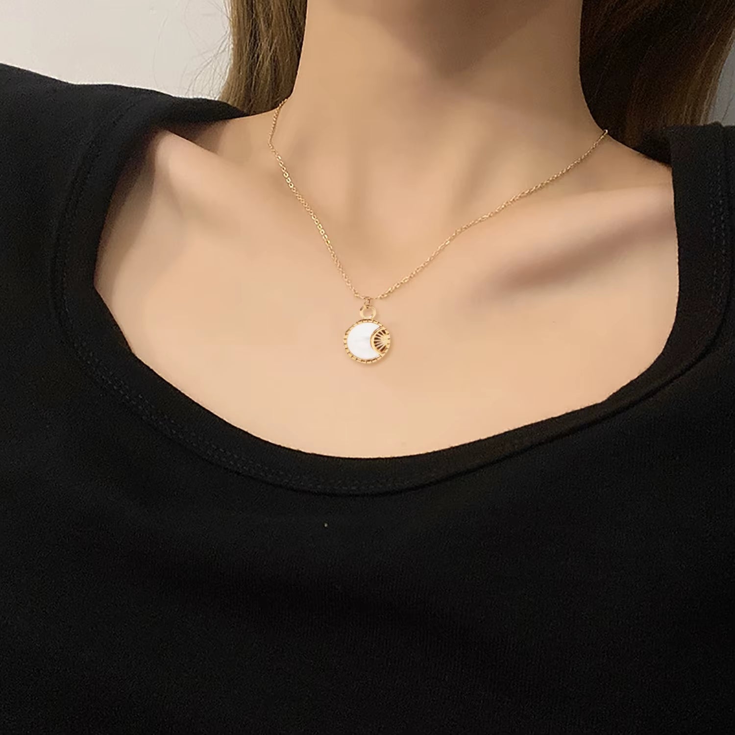 Uworld Stainless Steel White Shell Moon Necklace Women Gifts 18K Gold Plated round Shell Pendant Necklace for Girls