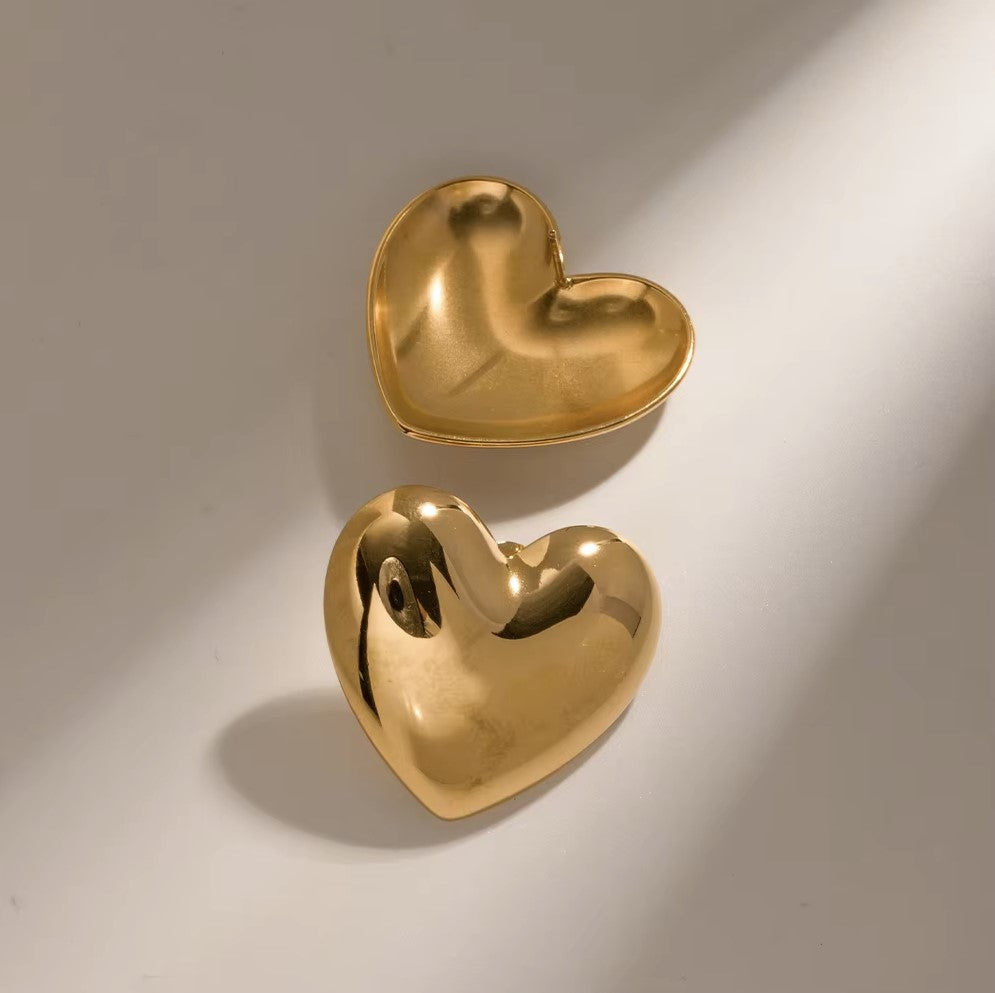 Uworld Vintage Stainless Steel Heart Stud Earrings 18K Pvd Plated Gold Unique yet Timeless Appearance Jewelry High Quality Gift